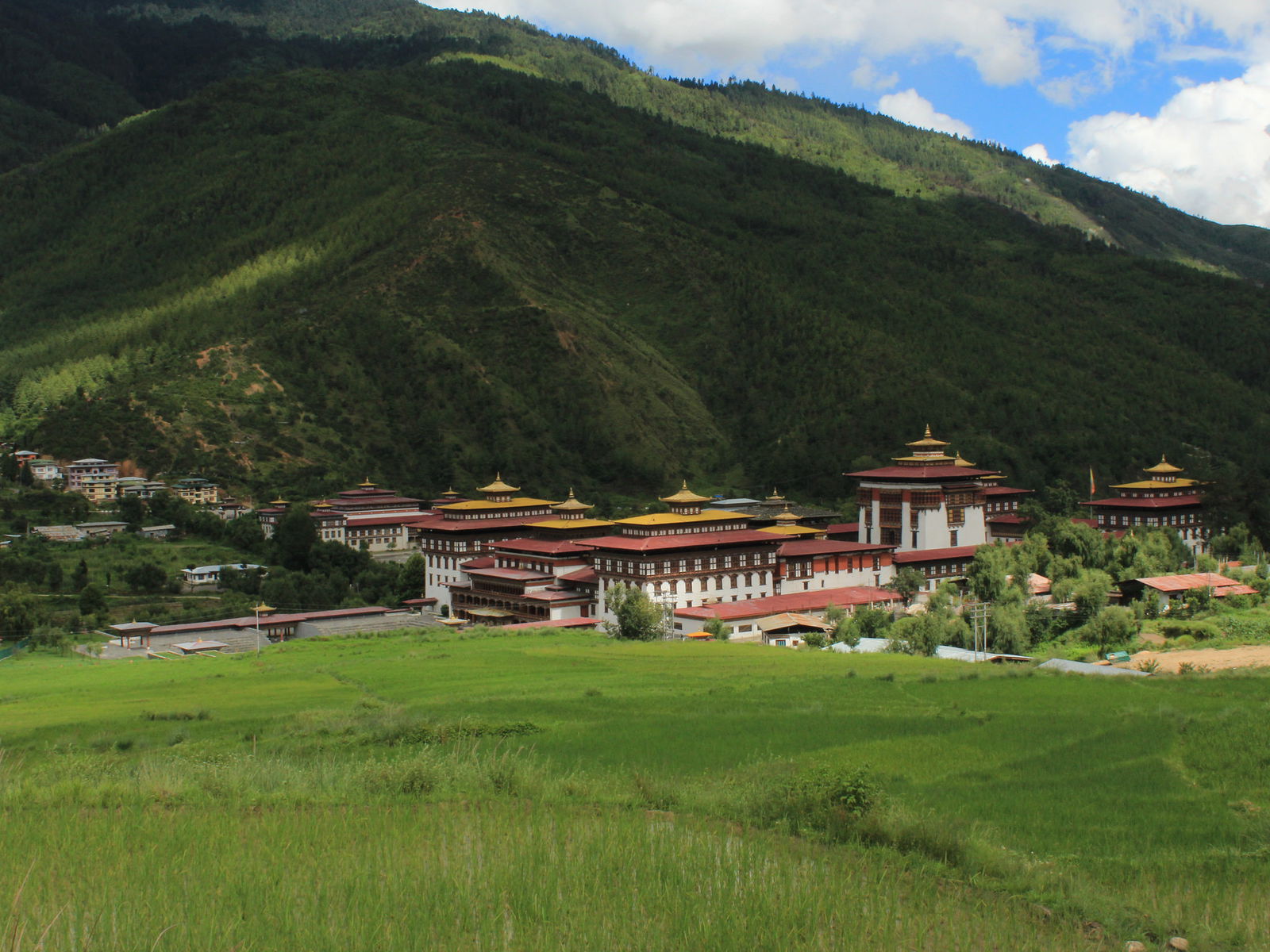 Bhutan-travel-4-days-Tashichho-Dzong