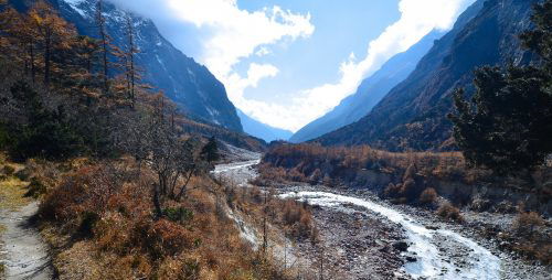 Kanchenjunga Trek with river