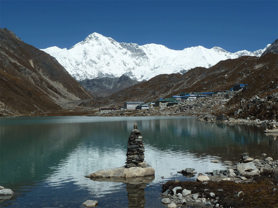 Gokyo Lake with Cho Yu Mountain