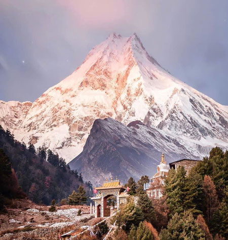 Manaslu Circuit vs Manaslu Base Camp Trek